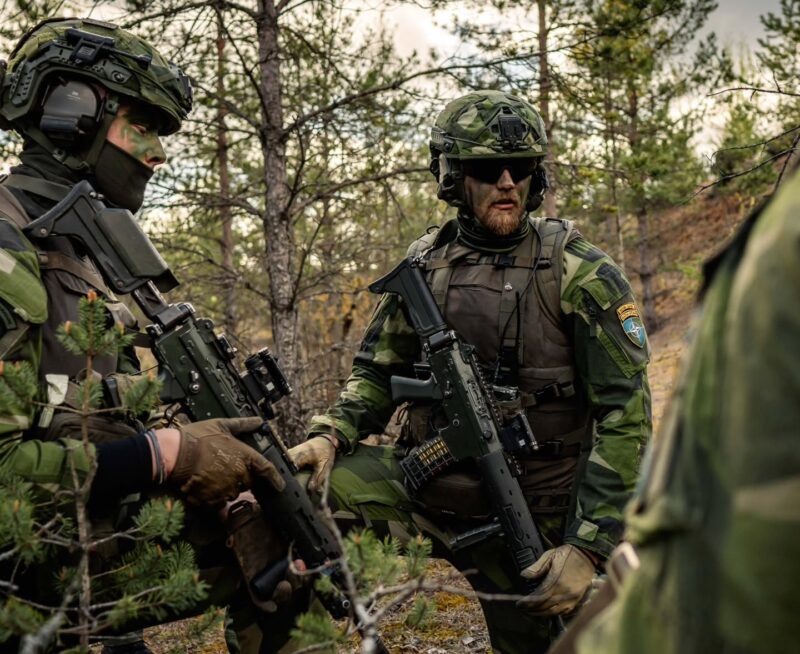 Soldater ur det 712. kompaniet på 71. bataljon under de första dagarna (för svensk del) av övningen Hedgehog 25 i Estland i våras. Foto: Felix Sundbäck/Försvarsmakten